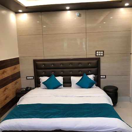 Hotel Famous หริทวาร ภายนอก รูปภาพ