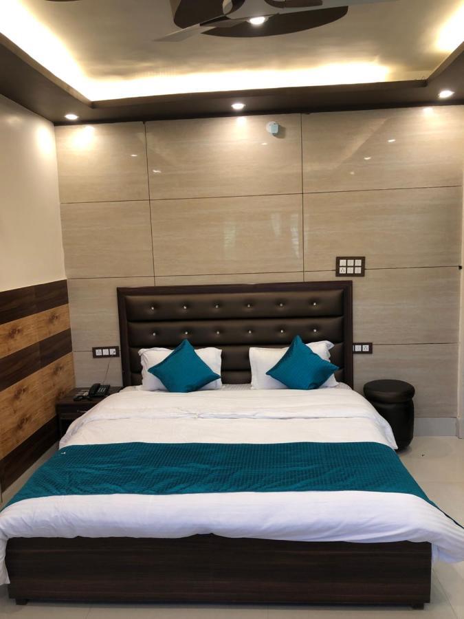 Hotel Famous หริทวาร ภายนอก รูปภาพ