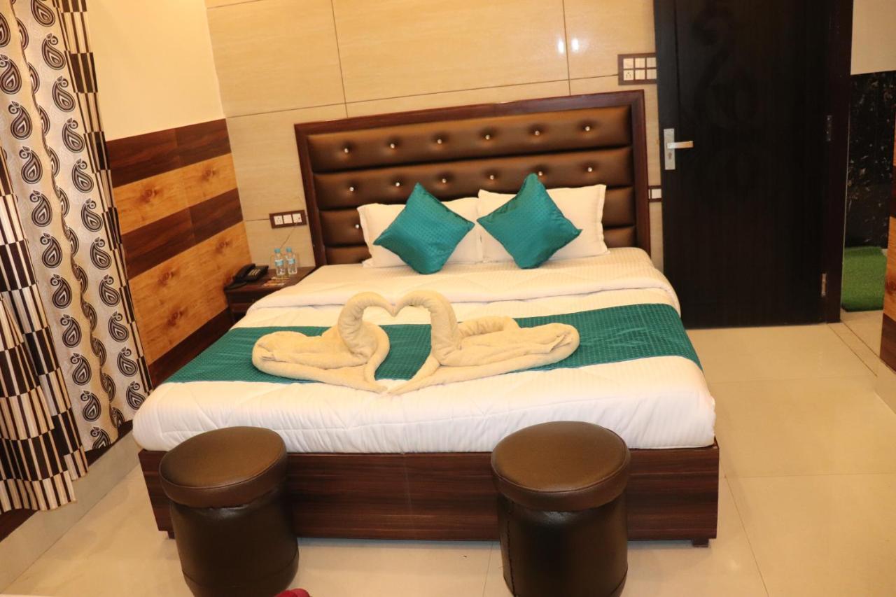 Hotel Famous หริทวาร ภายนอก รูปภาพ