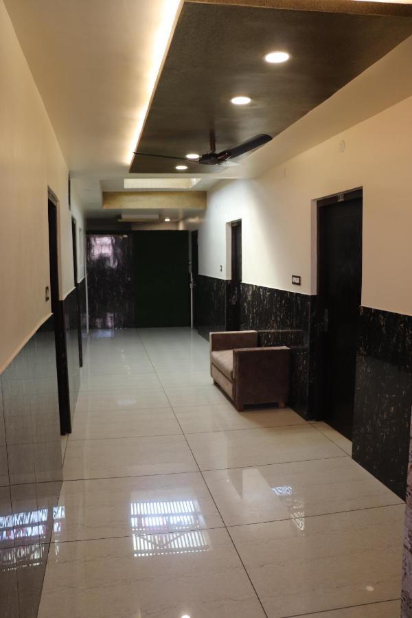 Hotel Famous หริทวาร ภายนอก รูปภาพ