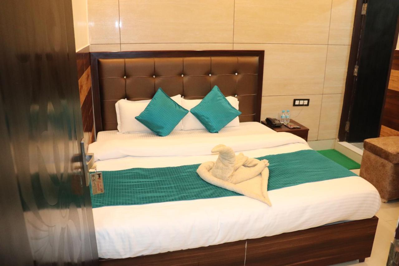Hotel Famous หริทวาร ภายนอก รูปภาพ