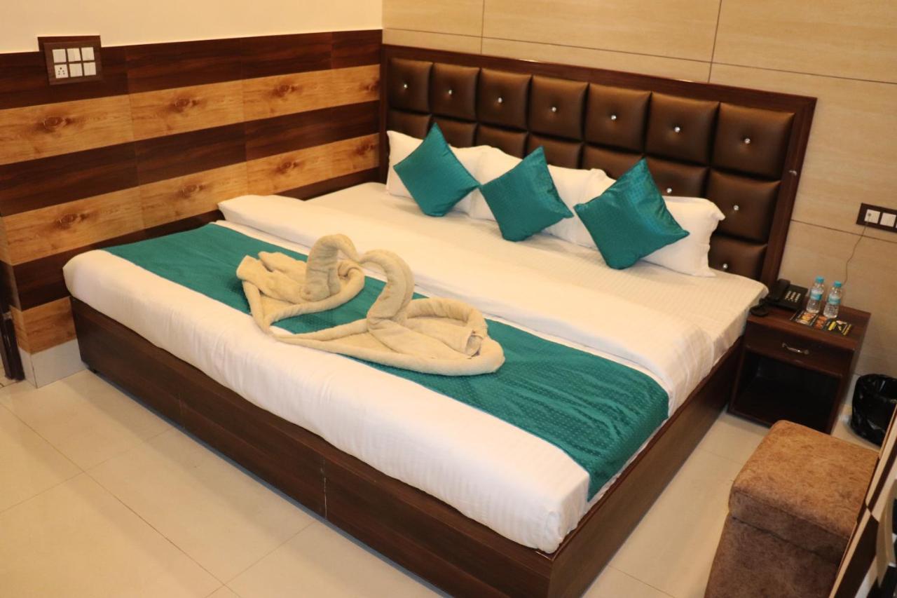 Hotel Famous หริทวาร ภายนอก รูปภาพ