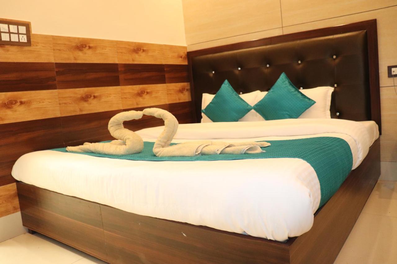 Hotel Famous หริทวาร ภายนอก รูปภาพ