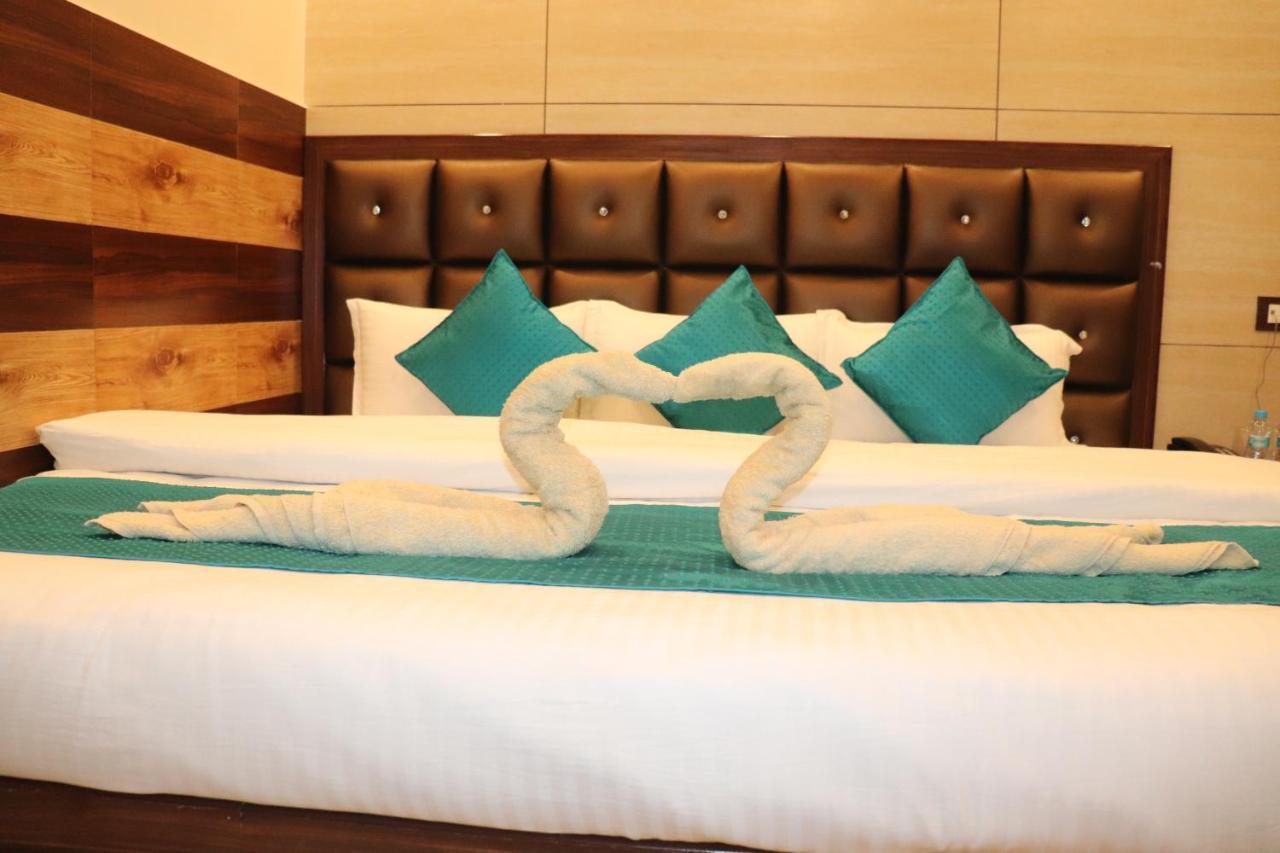 Hotel Famous หริทวาร ภายนอก รูปภาพ