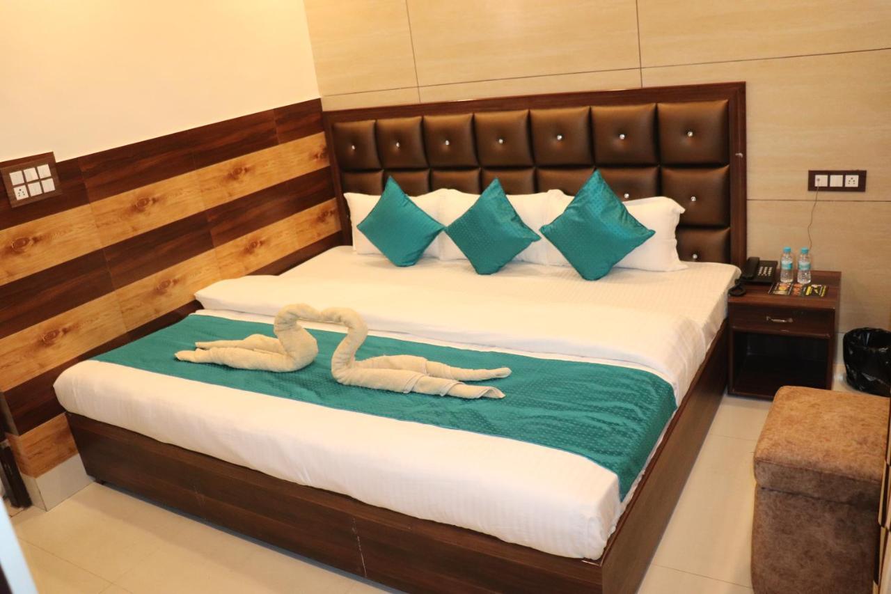 Hotel Famous หริทวาร ภายนอก รูปภาพ