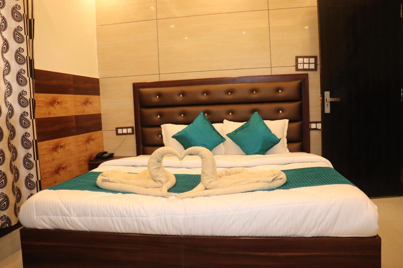 Hotel Famous หริทวาร ภายนอก รูปภาพ