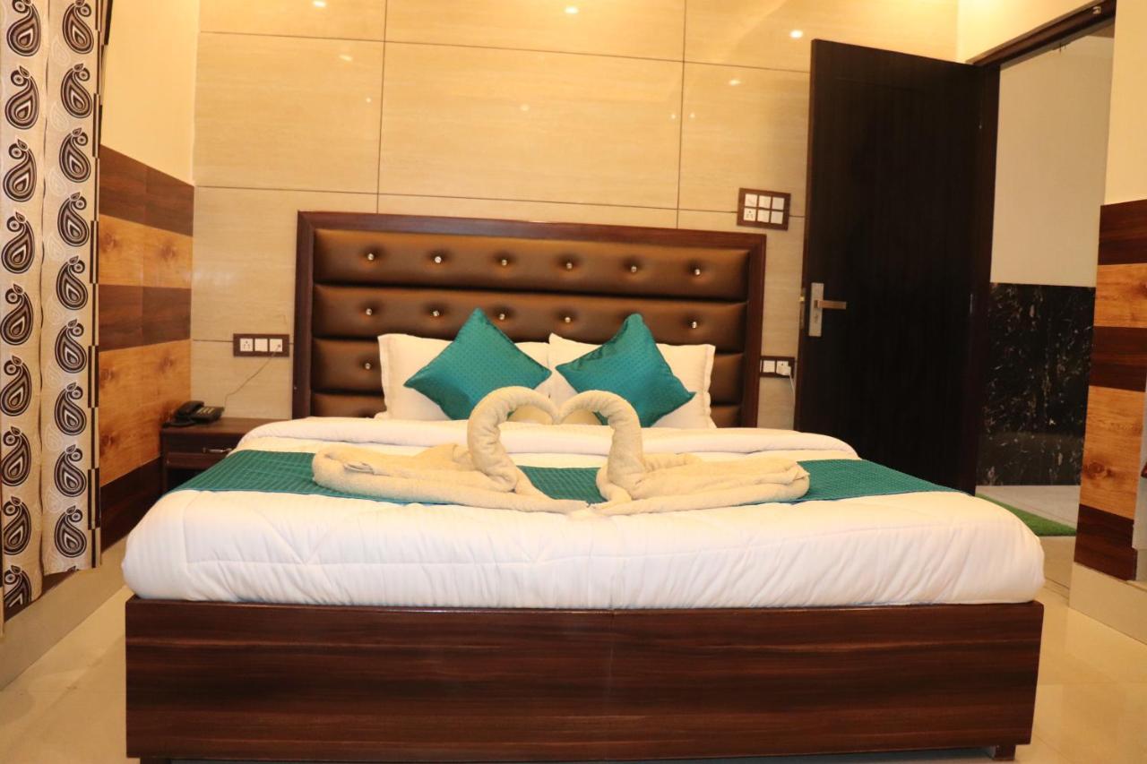 Hotel Famous หริทวาร ภายนอก รูปภาพ